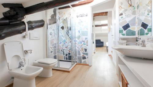 HACCA Collection - Porta Venezia Attic 2BR - Foto 5, towels, Shower