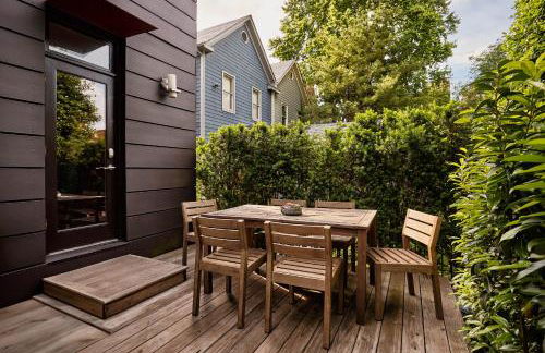 Chic 4BR with Fenced Yard, Walk to Dining, Parking, 5 Mins to Nissan Stadium, Less than 10 Mins to Broadway, Workspace, Parking, 24 Hr Hospitality, Great for Families - Foto 19