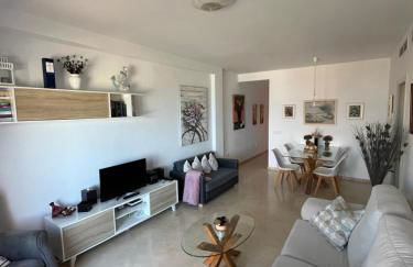 Ático con Vistas al Mar y con Piscina frente a Castillo Sohail - Photo 7