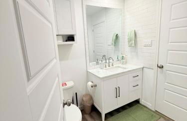 Cozy Lakeview Retreat Home - Photo 41