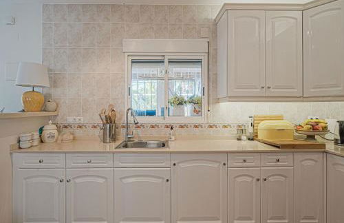 Sunny Poolside Stay in Busot - Foto 14