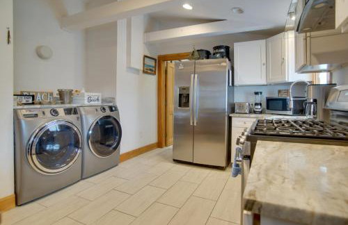 1 Mi to Ferry Terminal Oak Bluffs Family Retreat! - Foto 12