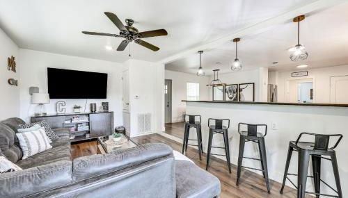 Riverfront Royal Home with Hot Tub and Fire Pits! - Foto 3