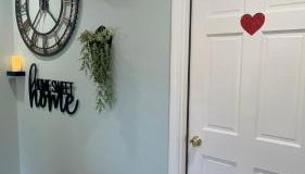 Spacious 4BR House Sleeps 9 Outdoor Lounge with Fire Pit plus Games - Foto 5