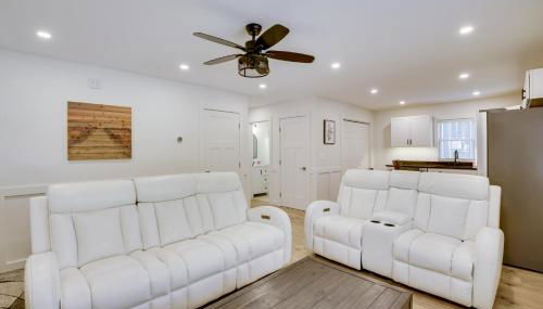 Wooded Retreat with Pet-Friendly Yard in Standish - Foto 5