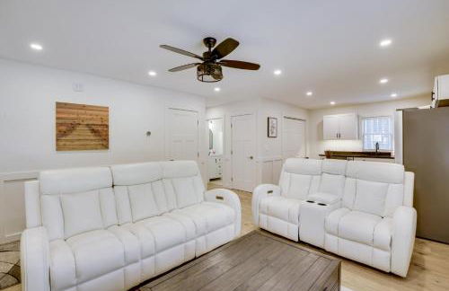 Wooded Retreat with Pet-Friendly Yard in Standish - Foto 5