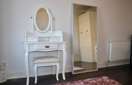 Amazing 2-Bed Home w/ Private Garden Free Parking - Foto 21