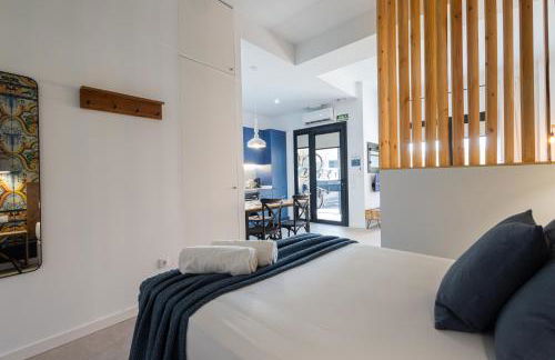 FLORIT FLATS - Stylish Valencia Ceramic Apartments with Free Bicycles by the Joaquin Sorolla Station - Photo 37