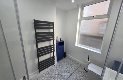 #18 Anfield 5 min walk Sleeps 7 4BR 5Bed 3Bathrms - Photo 74