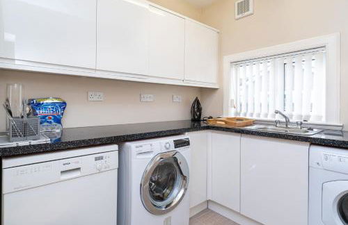 NEW Four Bedroom House - all rooms ensuite - Photo 21