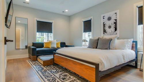 7BR Retreat, Rooftops, Garages, Walkable to Faves 5 Mins to Nissan Stadium, Less than 10 Mins to Broadway, 24 Hr Hospitality, Great for Groups - Foto 4