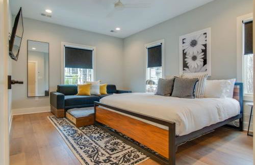 7BR Retreat, Rooftops, Garages, Walkable to Faves 5 Mins to Nissan Stadium, Less than 10 Mins to Broadway, 24 Hr Hospitality, Great for Groups - Foto 4