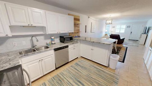 Steps to the Pool 1 Bedroom Sleeps 4 by RedAwning - Foto 5