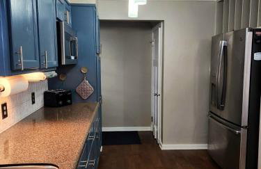 Large Cozy House Near NexusPark Air Hockey - Foto 11