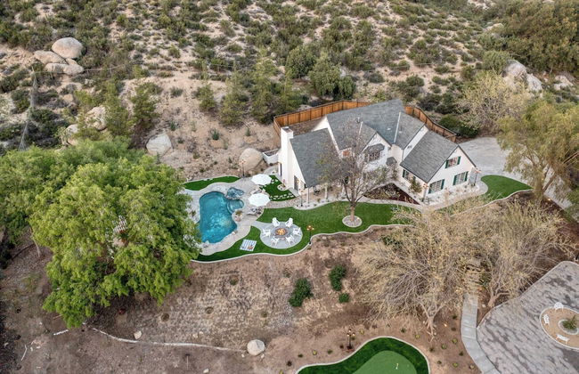 The Riesling Retreat by Avantstay Estate w/ Pool, Hottub, Putting Green & Pickle Ball Court! - Photo 9