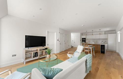 3 Bed House near Purley, by ARP Homes, Free Parking, Ideal for Long Stays & Insurance Bookings - Foto 6