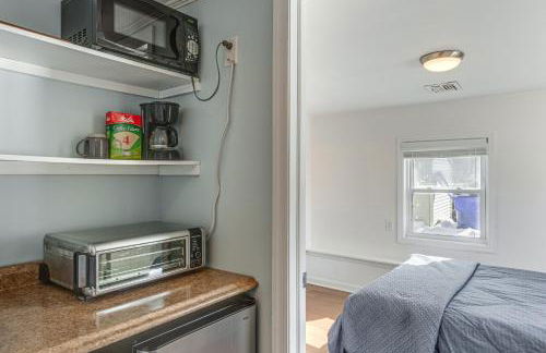 Canal-Front Backyard Oasis! Jersey Shore Retreat - Foto 17