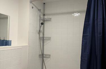 Modern 1-Bed Flat, Sleeps 4 - Photo 15