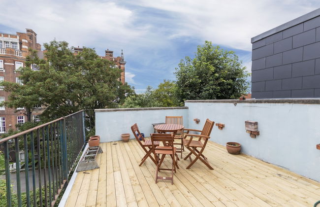 JOIVY Charming 3 bed house with a rooftop terrace - Photo 22