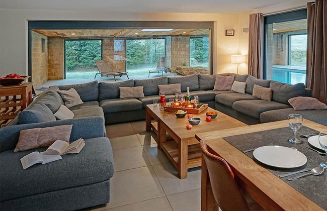 A Stylish Villa in a Green Setting, With a Fully Equipped Wellness Center - Foto 12