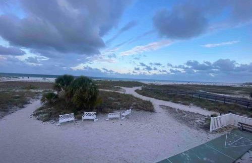 Beachfront Condo On Quiet Treasure Island- 1 Bed - Photo 34