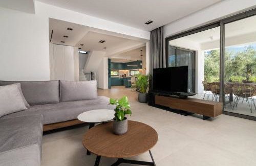 Antonia Villa - Luxurious Serenity with Private Pool, by ZanteWize - Foto 12