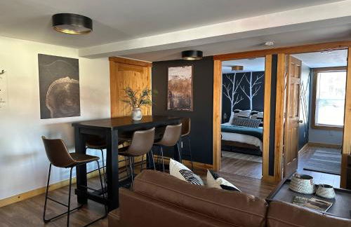 The Chalet - Spacious 7 bedroom near Sugarloaf, on Snowmobile and UTV trails, Hiking, Golf and Flagstaff Lake across the street - Foto 1