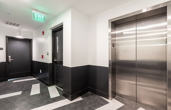 Dual Bachelor Pads w Rooftop Lounge Games Sleeps 26 5 Min to Broadway - Foto 49