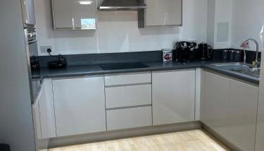 4 Beds 2 Bath Lift Refurbished MONTHLY DISCOUNTS - Foto 2