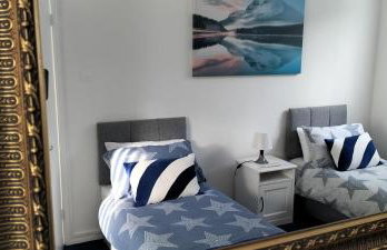 Leeson House in Harborne, Birmingham near Botanical Gardens, Queen Elizabeth Hospital, Birmingham University, Utilita Arena, Edgbaston Cricket Ground, Cadbury World and the Midland Art Centre, with free parking - Photo 16