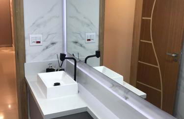 Apto aconchegante vista mar , tv, wifi e ar - Praia São Vicente - Foto 13