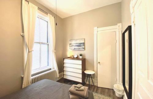 Walk to Wrigley 3BR1BA Sleeps 8 Free Parking - Foto 24