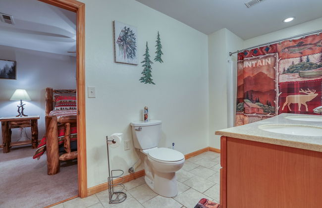 Smoky Mountain Getaway 3 Bedroom Cabin by RedAwning - Photo 13