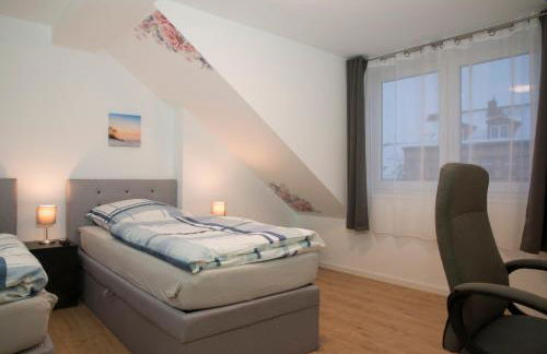 Schöne Ferienwohnung 80m2, 3 Schlafzimmer, 2 Bäder, Zentrumnah, 3OG - Photo 12