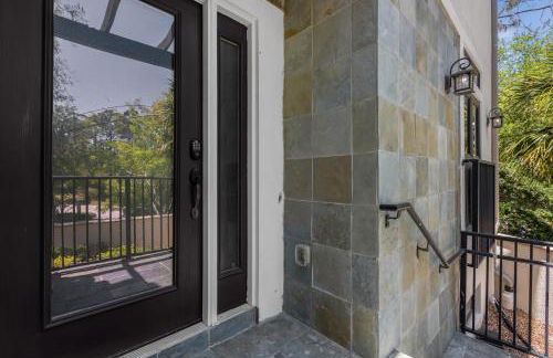 Vibrant 4BR Family Townhome 1 mile from Disney World and Disney Springs - Photo 9