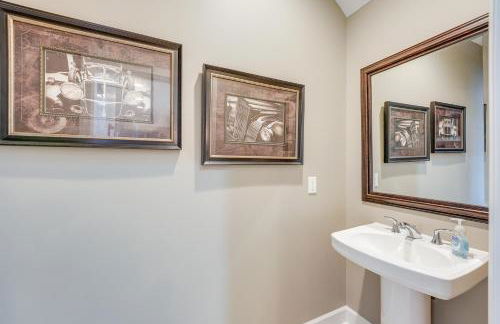 Marina, Pool and Balcony Modern Spring Lake Condo - Foto 7