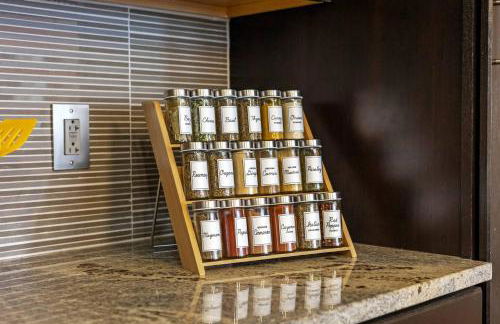 Beautiful Apt in Downtown W/ Pool | Parking - Foto 30