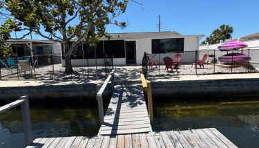 Gorgeous Seaside Seashell Cottage! - Photo 3