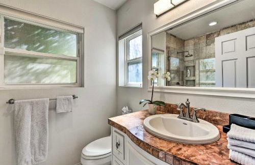 Luxe Palm Springs Home with Backyard Oasis! - Foto 25