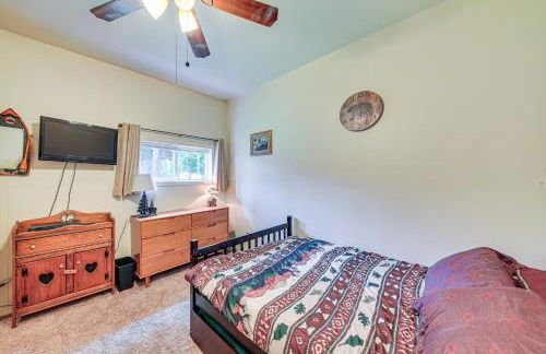 Family Fun on Ruby Creek Cusick Hideaway with Dock - Foto 11