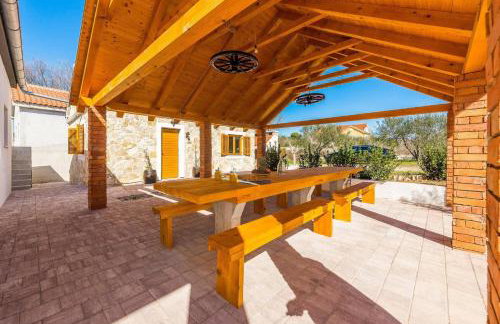 MY DALMATIA - Holiday home Barba with private heated pool - Foto 2