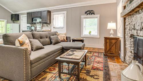 Hot Tub and Deck Cabin Hideaway in Brown County - Foto 4