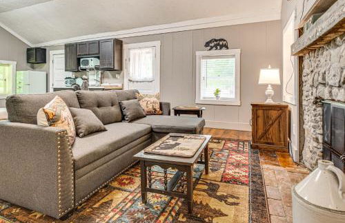 Hot Tub and Deck Cabin Hideaway in Brown County - Foto 4