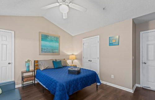 Spectacular Quiet Townhome with Modern Comfort - Foto 8