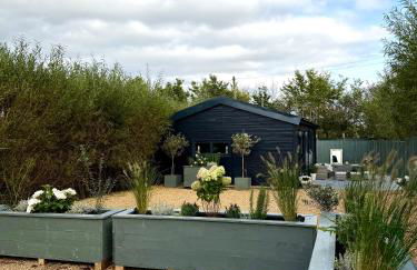 Willow Court Farm-Studio North & Petting Farm, 8 mins from Legoland & Windsor, 15 mins from Lapland UK - Photo 23