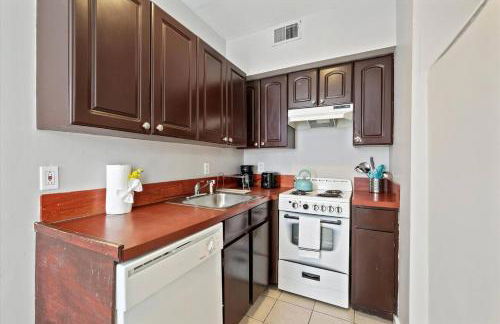 Cozy 1BR w Deck Near Rittenhouse - Foto 6