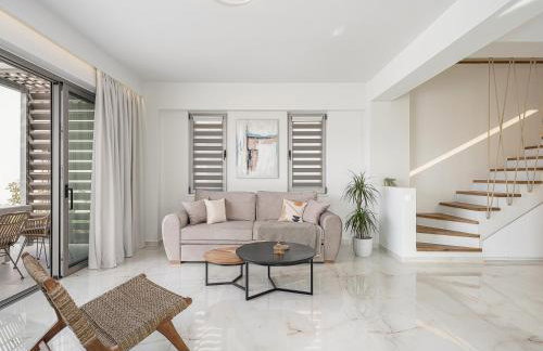 Fivi Villa, with Heated Pool & SeaViews, By ThinkVilla - Photo 13