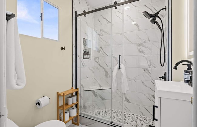 Live Like a Local - Studio With Huge Backyard - Photo 38