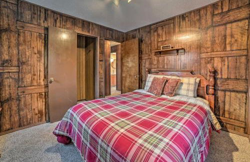 Less Than 3 Mi to Higgins Lake Roscommon Cabin with Deck - Foto 9