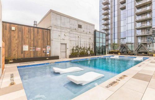 High Rise Luxury Condo With Lake & City Views - Foto 50